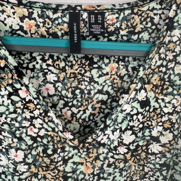 Vero Moda Floral Crepe Mini Dress sz.XL - Picture 2 of 3